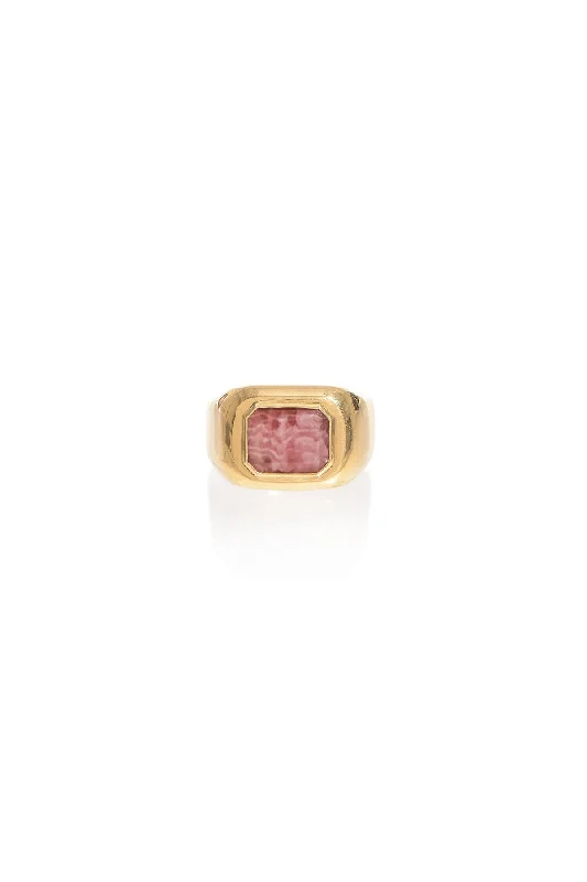 Trending Jewelry Styles Now At Limited-Time Discounts Large Ring in 18k Gold & Pink Marble Stone