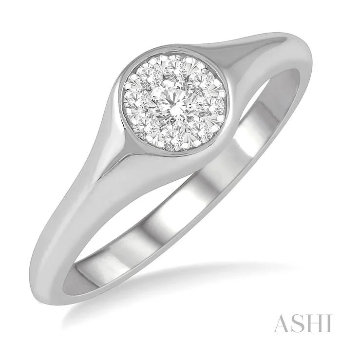 Unbeatable Offers On Luxury And Everyday Jewelry ROUND SHAPE LOVEBRIGHT ESSENTIAL DIAMOND SIGNET RING