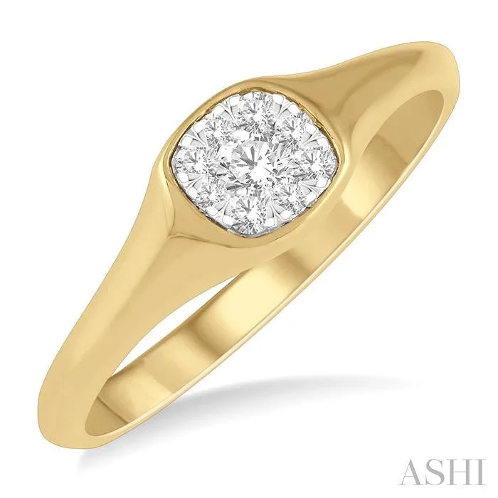 Clearance Sale On High-End Jewelry Collections CUSHION SHAPE LOVEBRIGHT ESSENTIAL DIAMOND SIGNET RING