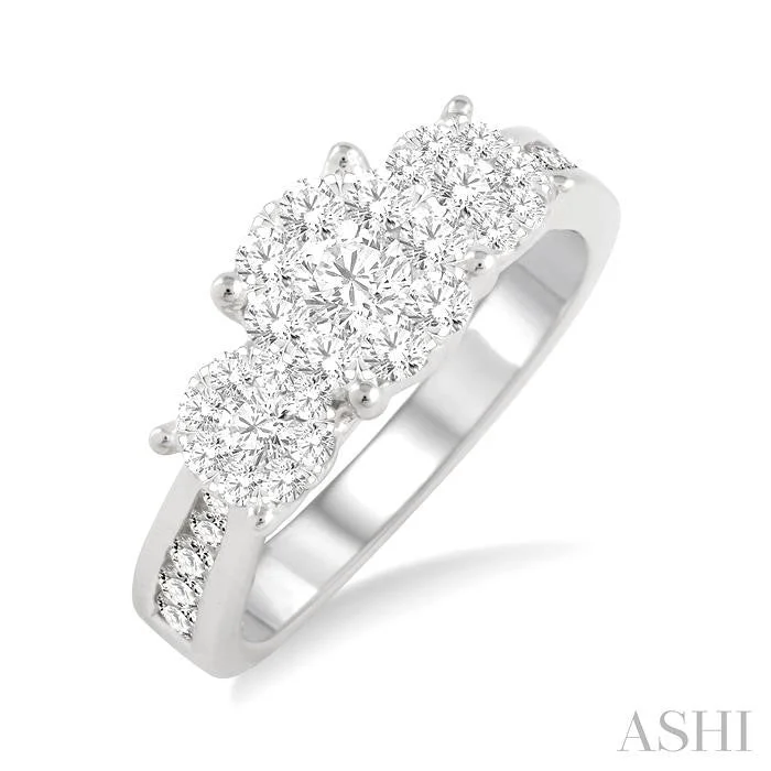 Your Perfect Accessory Now At The Best Price ROUND SHAPE PAST PRESENT & FUTURE LOVEBRIGHT ESSENTIAL DIAMOND RING