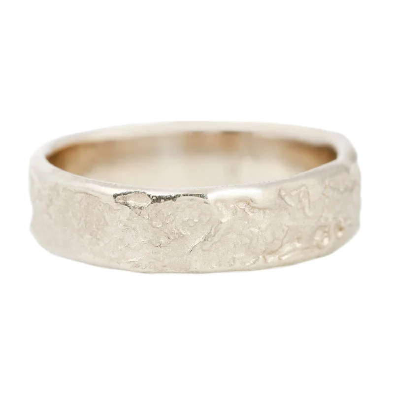 Elegant Designs, Unbeatable Discounts – Shop Jewelry Now White Gold Lava Band